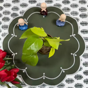 Napperons en coton vert Evergreen Elegance Sets de table imprimés et brodés en blocs fabriqués à la main pour la décoration intérieure et les événements en plein air - Product Image 1