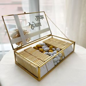 Boîte à bijoux unique et élégante en verre métallique de qualité supérieure avec des détails décoratifs classiques adaptés à la décoration intérieure et au rangement - Product Image 2