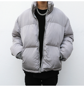 Chaqueta Acolchada Negra Essentials Sin Capucha, Diseño Urbano de Acabado Mate, Chaqueta de Invierno con Cuello Alto para Hombre - Product Image 5