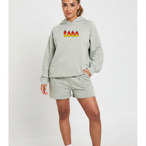 Nouveauté 2026 : Ensemble deux pièces décontracté pour femme avec logo personnalisé, comprenant un sweat à capuche uni et un short, idéal printemps/été, respirant et écologique. - Product Image 4