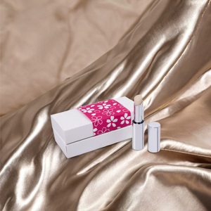 Rouge à lèvres portatif à base d'huile de parfum solide de parfum durable fait à la main avec l'utilisation d'Eau De Parfum - Product Image 1