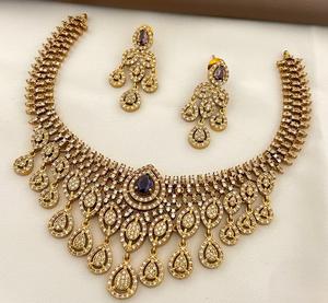 Ensemble de collier et de boucles d'oreilles élégant de qualité supérieure avec pierres dorées polies pour les mariages et les festivals, collection pour femmes - Product Image 3