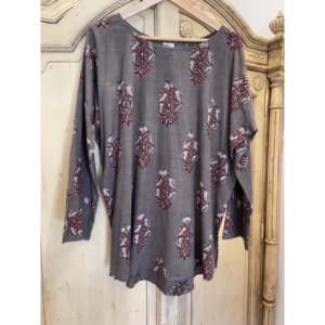 เสื้อถักเอจรักห์โทนสีเอิร์ธโทนสำหรับผู้หญิง - Product Image 1