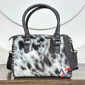 Sac de voyage en cuir de vache véritable de luxe personnalisé pour femmes, sac bandoulière rapide, style western vintage, mode, voyage, usage quotidien - Product Image 1