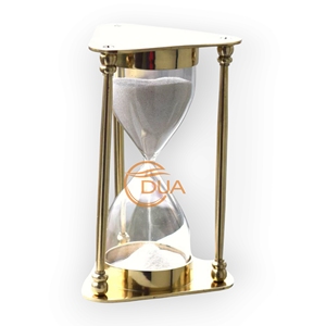 <span class=keywords><strong>Timer</strong></span> decorativo in ottone sabbia, in particolare una clessidra con <span class=keywords><strong>Timer</strong></span> in ottone triangolare e sabbia con un'estetica vintage o antica - Product Image 5