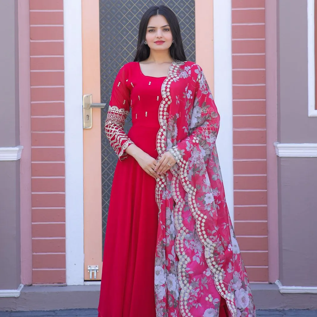 Se ve elegante para las mujeres, diseñado para favorecer a todos los tipos de cuerpo, los vestidos para mujeres combinan las mejores partes del oeste y la India.