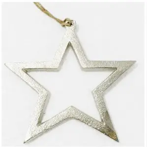 Estrella colgante de diseño de malla fundida de aluminio en adornos colgantes de Navidad decorativos con acabado de níquel para decoración de Navidad