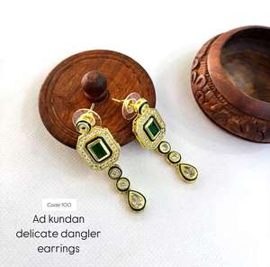 ต่างหู Jhumka สไตล์ Kundan ทำด้วยมือพร้อมไข่มุกและเครื่องประดับแบบดั้งเดิมสำหรับผู้หญิง - Product Image 3