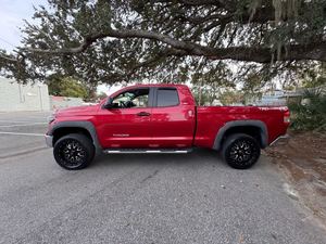 โตโยต้า ทันดรา SR5 ดับเบิ้ลแค็บ ปี 2017 สีแดงสด 4.6 ลิตร มือสอง พร้อมหลังคาซันรูฟ เบาะหนัง เกียร์อัตโนมัติ ล้อเหล็ก ระบบนำทาง - Product Image 2