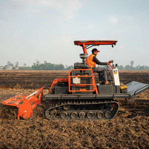 HOGICO 75VN 70HP Tractor sobre orugas de alta resistencia 4WD Tractor agrícola de pista de goma para terrenos húmedos, arrozales y labranza - Product Image 1