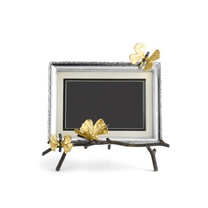 Cadre photo en métal élégant avec des motifs ornés et une finition antique pour une décoration intérieure exquise et sophistiquée - Product Image 5