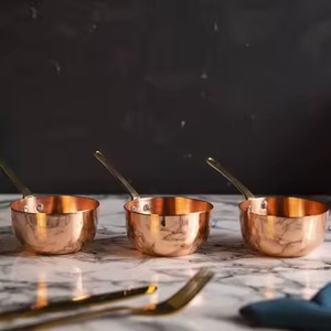 Bol en cuivre élégant avec une texture lisse, parfait pour les espaces de restauration modernes, ajoutant du style et de la beauté à la présentation de la table - Product Image 5