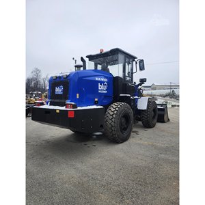 รถแทรกเตอร์ตักดินขนาดเล็ก รุ่น 2026 BLU W935 กำลัง 140.8 แรงม้า รับประกัน 4 ปี - Product Image 4