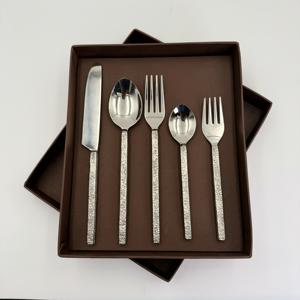 Vaisselle de haute qualité, manche rond martelé, acier inoxydable 202, ensemble de couverts personnalisés pour la table à manger et la maison - Product Image 3