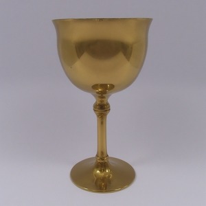 Copa de vino de iglesia de tono dorado Premium en acabado de pátina martillada Artesanía artesanal hecha a mano Ideal para ceremonias sagradas - Product Image 3