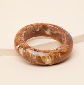 Bracelet en résine magnifique à motif marbré |   Bracelet élégant en acrylique épais pour femmes |   Bijoux de mode en gros, OEM ODM disponibles - Product Image 2