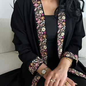 Robe islamique élégante à manches longues et modeste, dentelle brodée, Abaya florale à motif floral, Hijab inclus, chaussures, vêtements, sacs, cadeaux - Product Image 1