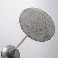 Table de bar Four Hands Simone en aluminium nickel antique, table de bistrot en métal brut, design minimaliste moderne, table haute de pub, Art déco