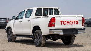 Toyota Hilux 2025, Opción Media, Gasolina 2.7, Motor de 164 hp, Control de Clima Automático, Sistema de Infoentretenimiento con Pantalla Táctil de 8 Pulgadas - Product Image 4