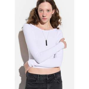 Blusa Casual Corta sin Espalda con Logotipo Frontal - Product Image 1