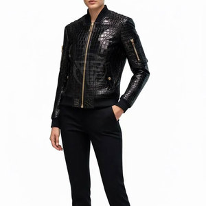 Veste en cuir gaufré moderne avec finition polie, forme structurée, tricot respirant, design léger et écologique - Product Image 4