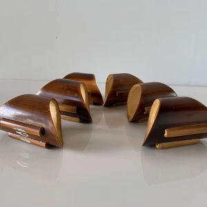 Rond de serviette en bois fait à la main avec des grains de bois naturels parfait pour la ferme et les repas en plein air - Product Image 1