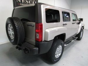Gran Oferta: HUMMER H3 BASE Usado del 2010, Listo para Enviar - Product Image 5