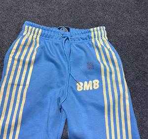 Pantalones de chándal holgados de gran tamaño para hombre con rayas de logotipo serigrafiadas elaboradas con tejido pesado GSM 350 duradero. - Product Image 3