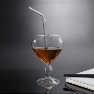 Copa de vino en forma de corazón, muy demandada, simboliza la tradición, la artesanía y el diseño atemporal, novedad en artículos para beber. - Product Image 1