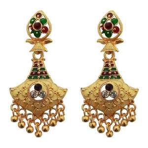 Kriaa 1311770 Pendientes de aro finos Granate y verde Meenakari Colgante chapado en oro - Product Image 1