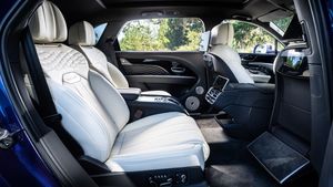 SUV de lujo EWB Mulliner 2024 usado de primera categoría con distancia entre ejes extendida (especificaciones personalizadas) - Product Image 3