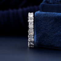 Anillo de Eternidad de Diamantes de Corte Radiante en Oro Blanco para Mujer, Engaste de Puntas, Estilo Clásico, Joyería Certificada para Bodas y Fiestas