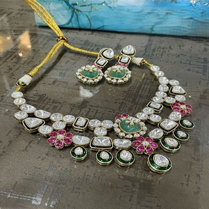 Atractivo diseño de piedra de alta calidad chapado en oro Kundan conjunto de collar nupcial pendientes para mujer joyería de diseñador para ropa de boda - Product Image 1