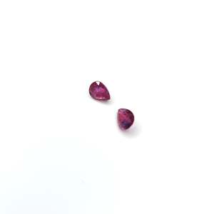 Paires de pierres précieuses naturelles non chauffées de qualité AAA, rubis en forme de poire, 2,71 carats, pierres lâches, taille émeraude, facettées, 8 mm de hauteur, couleurs rouge et bleu - Product Image 3