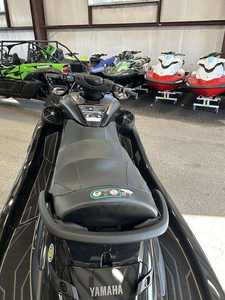 Moto Acuática Yamaha FX Cruiser SVHO 2025 de Última Generación, 2 Tiempos, 226-300HP, 4 Cilindros, de Aluminio, Automática, con Audio y 3 Asientos - Product Image 3