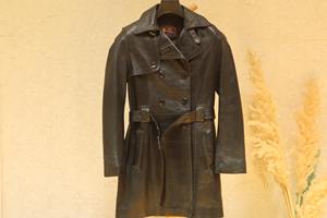 Abrigo de Cuero Genuino Ecológico de Primera Calidad, Color Personalizado Unisex |   Chaqueta Hecha a Mano con Cuello Alto y un Solo Botón |   Elegante - Product Image 3