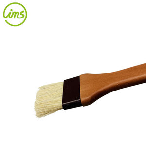 Brosse à badigeonner à long manche en bois pour sauce BBQ - Product Image 2
