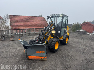 รถตักล้อยางแบบสกิดสเตียร์ ปี 2024 JCB 403 สภาพดี พร้อมใช้งาน พร้อมชิ้นส่วนเครื่องยนต์หลัก รถตักหน้าพร้อมลูกปืน - Product Image 3