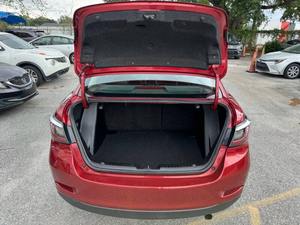 Usado cuidadosamente 2020 Toyota Y-aris XLE 4dr Sedan - Product Image 6