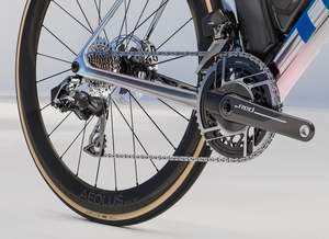 Bicicleta Trek Madone SLR9 Gen 8 AXS Nueva Original de Fábrica con Soporte Integrado para Luz, Desplazamiento de 0mm, Longitud Corta, en Stock, 3 Años de Garantía - Product Image 3