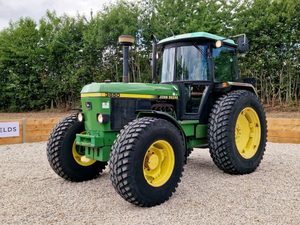 Tractor Subcompacto John Deere 1025R, 24.2 HP, Diésel - Product Image 5