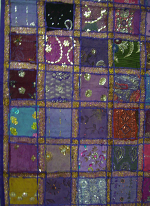 Nappes de table ethniques indiennes décoratives en patchwork de sari, chemin de table tribal artisanal, textile bohème coloré pour table à manger - Product Image 4