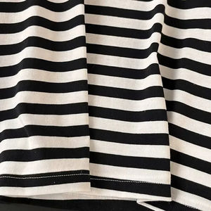 Camisetas de pana de manga corta con cuello alto y corte ajustado para mujer, con logotipo personalizado e impresión, ecológicas y antiarrugas - Product Image 3