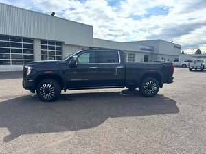 GMC Sierra 3500HD Denali Ultimate Usada 2025, Cabina Doble, 4x4 - Product Image 2