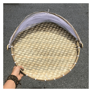 Bandeja de bambú con malla tejida a mano para cubrir, secar y servir alimentos, hecha en Vietnam. - Product Image 1