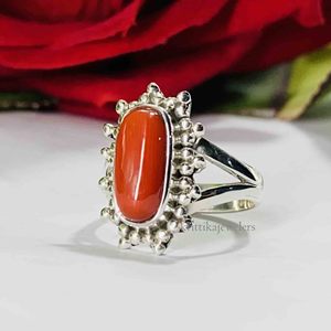 Vente en gros de bague de réglage de lunette en argent sterling 925 faite à la main Style classique coupe ovale corail pierre précieuse fête des femmes - Product Image 2
