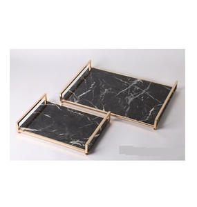 Plateau de service en marbre au design moderne plateau en marbre de qualité créative avec poignées en métal pour les fêtes plateau de service alimentaire - Product Image 4
