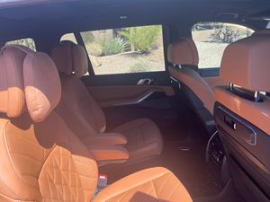 2024   B M W     X7 . xDrive40i, Auto de Bajo Kilometraje, Caja de Cambios Automática, Dirección Suave, Combustible Gasolina/Eléctrico - Product Image 6