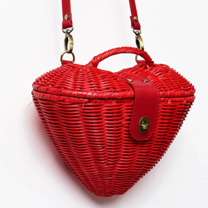 Artículo práctico e Ideal para uso diario Paseo en la playa Bolso en forma de corazón de ratán tejido trenzado a mano - Product Image 1