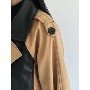 Gabardina beige para mujer con ribete de cuero en el cuello - Product Image 3